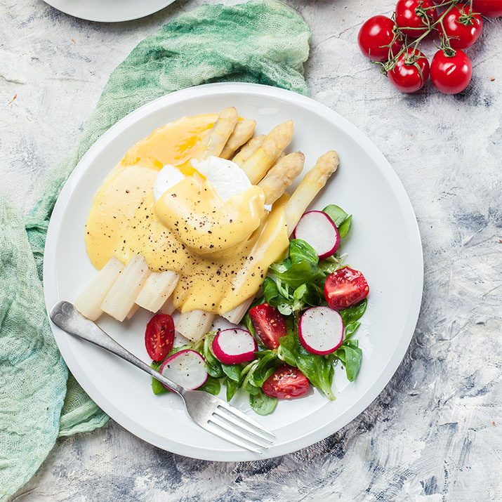 Asperges blanches à la mousseline