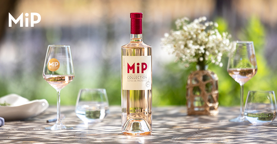 Bouteille de MIP rosé sur une table