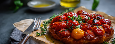 Photo d'une Tarte tatin de tomates cerises et basilic