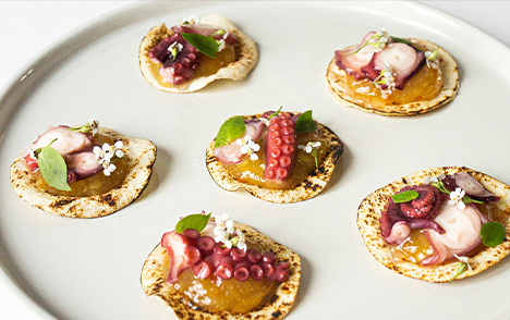 Tostada de poulpes et salsa au quetche