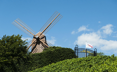 Photo du moulin à vent G.H. MUMM dans le vignoble