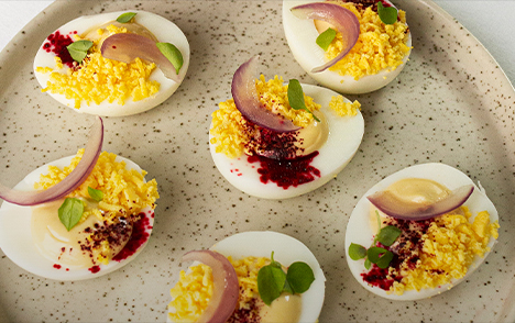 Oeufs Mimosa à l'hibiscus